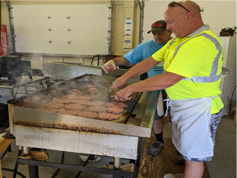 stiftungsfest burgers being cooked