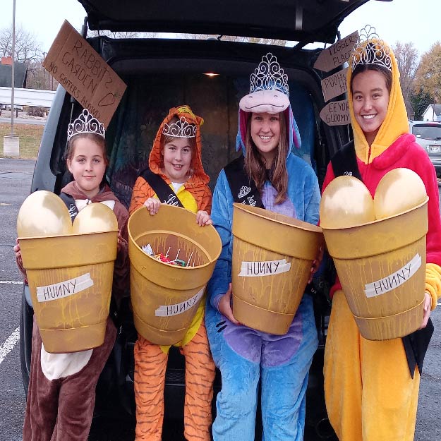 2022-2023 Stiftungsfest Ambassador's at Trunk or treat